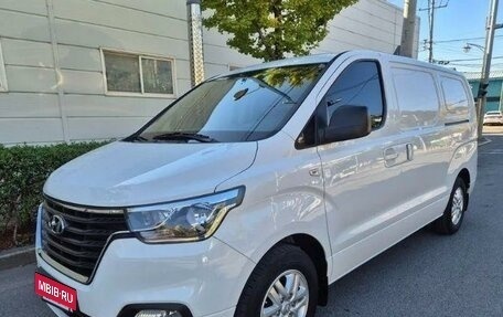 Hyundai Grand Starex Grand Starex I рестайлинг 2, 2021 год, 2 300 000 рублей, 2 фотография