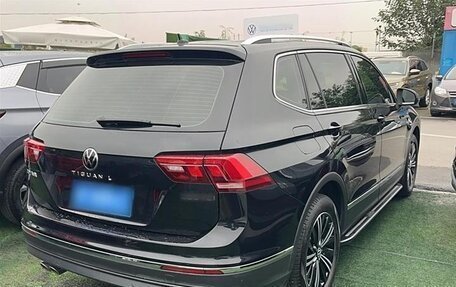 Volkswagen Tiguan II, 2020 год, 2 200 000 рублей, 2 фотография