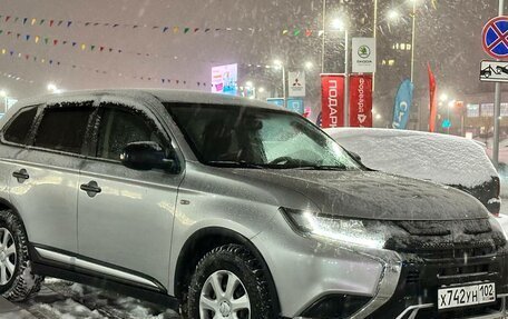 Mitsubishi Outlander III рестайлинг 3, 2019 год, 1 969 990 рублей, 1 фотография