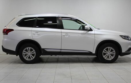 Mitsubishi Outlander III рестайлинг 3, 2017 год, 2 239 000 рублей, 4 фотография