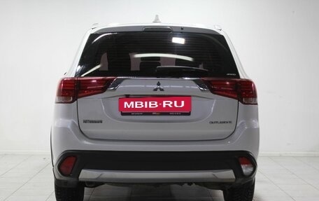 Mitsubishi Outlander III рестайлинг 3, 2017 год, 2 239 000 рублей, 6 фотография