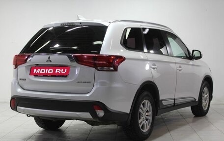 Mitsubishi Outlander III рестайлинг 3, 2017 год, 2 239 000 рублей, 5 фотография