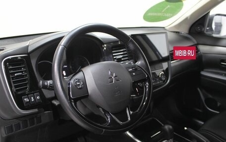 Mitsubishi Outlander III рестайлинг 3, 2017 год, 2 239 000 рублей, 13 фотография