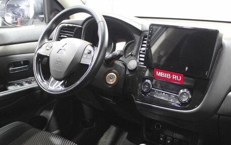 Mitsubishi Outlander III рестайлинг 3, 2017 год, 2 239 000 рублей, 16 фотография