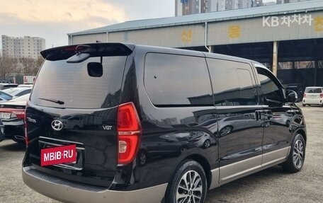 Hyundai Grand Starex Grand Starex I рестайлинг 2, 2021 год, 3 900 000 рублей, 3 фотография