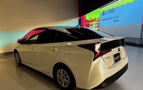 Toyota Prius IV XW50, 2021 год, 1 870 000 рублей, 5 фотография