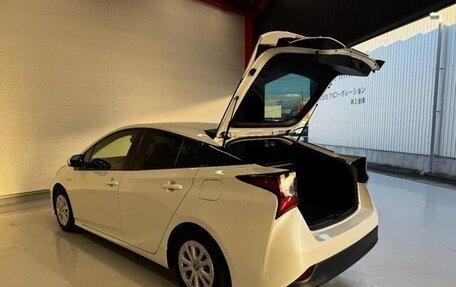 Toyota Prius IV XW50, 2021 год, 1 870 000 рублей, 11 фотография