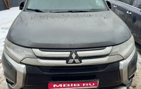 Mitsubishi Outlander III рестайлинг 3, 2015 год, 2 150 000 рублей, 2 фотография