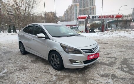 Hyundai Solaris II рестайлинг, 2015 год, 800 000 рублей, 5 фотография