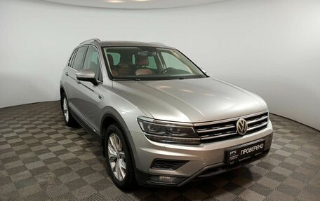 Volkswagen Tiguan II, 2018 год, 2 160 000 рублей, 3 фотография