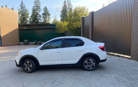 Renault Logan II, 2018 год, 1 000 000 рублей, 3 фотография