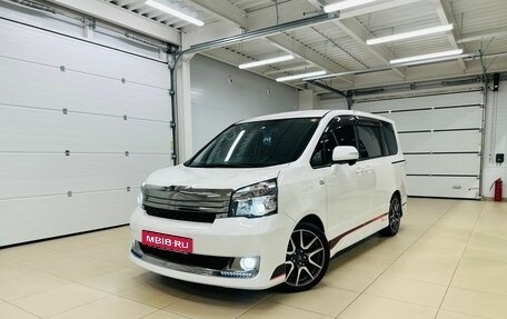 Toyota Voxy II, 2011 год, 2 099 000 рублей, 1 фотография