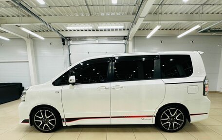 Toyota Voxy II, 2011 год, 2 099 000 рублей, 3 фотография