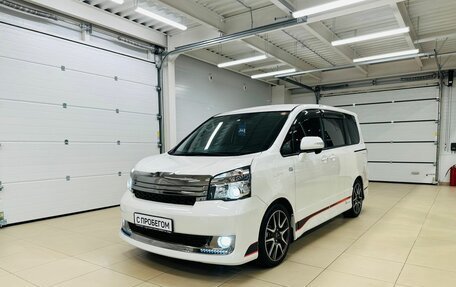 Toyota Voxy II, 2011 год, 2 099 000 рублей, 2 фотография