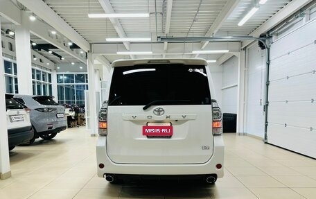 Toyota Voxy II, 2011 год, 2 099 000 рублей, 5 фотография