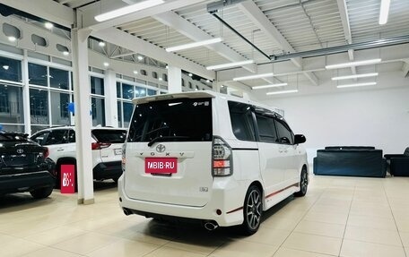 Toyota Voxy II, 2011 год, 2 099 000 рублей, 6 фотография