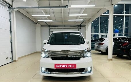 Toyota Voxy II, 2011 год, 2 099 000 рублей, 9 фотография