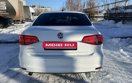 Volkswagen Jetta VI, 2016 год, 1 620 000 рублей, 2 фотография