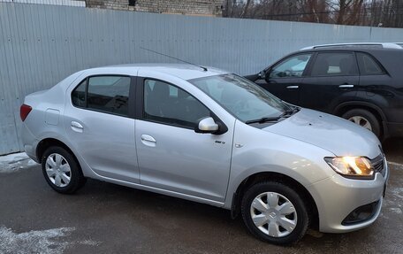 Renault Logan II, 2017 год, 950 000 рублей, 2 фотография