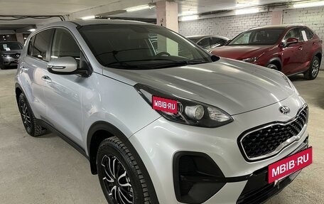 KIA Sportage IV рестайлинг, 2020 год, 2 275 000 рублей, 4 фотография