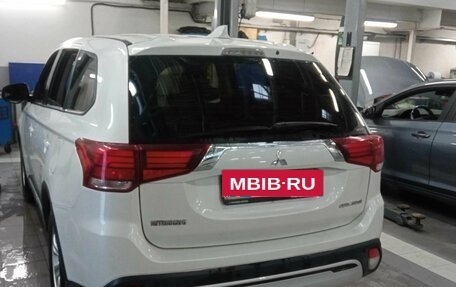 Mitsubishi Outlander III рестайлинг 3, 2019 год, 2 160 000 рублей, 4 фотография