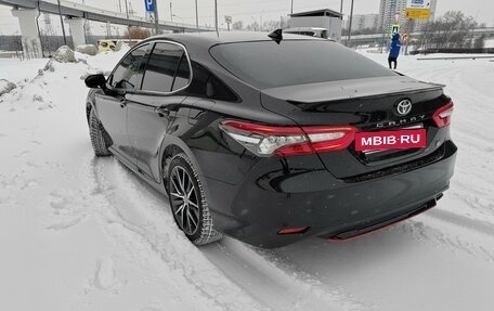 Toyota Camry, 2022 год, 3 650 000 рублей, 2 фотография