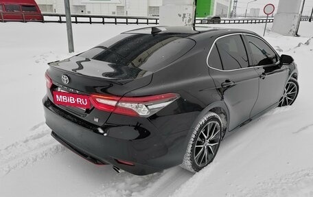 Toyota Camry, 2022 год, 3 650 000 рублей, 10 фотография