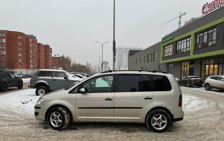 Volkswagen Touran III, 2010 год, 699 000 рублей, 5 фотография