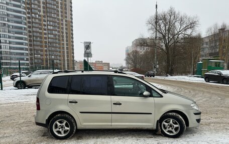 Volkswagen Touran III, 2010 год, 699 000 рублей, 4 фотография