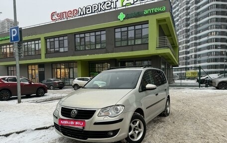 Volkswagen Touran III, 2010 год, 699 000 рублей, 2 фотография