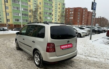 Volkswagen Touran III, 2010 год, 699 000 рублей, 6 фотография