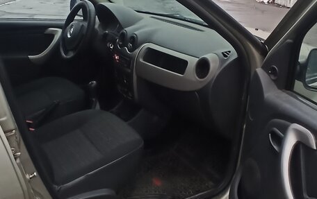 Renault Sandero I, 2013 год, 560 000 рублей, 2 фотография