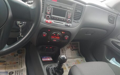 KIA Rio II, 2011 год, 770 000 рублей, 6 фотография