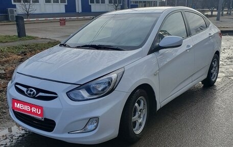 Hyundai Solaris II рестайлинг, 2013 год, 670 000 рублей, 3 фотография