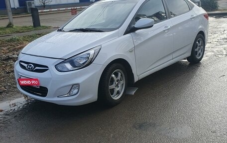 Hyundai Solaris II рестайлинг, 2013 год, 670 000 рублей, 2 фотография