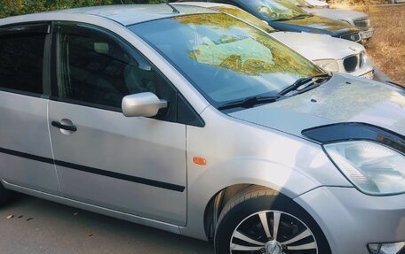 Ford Fiesta, 2004 год, 380 000 рублей, 3 фотография