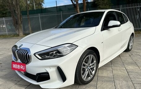 BMW 1 серия, 2021 год, 3 295 000 рублей, 40 фотография