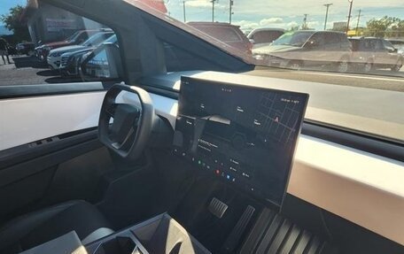 Tesla Cybertruck, 2024 год, 16 600 000 рублей, 8 фотография