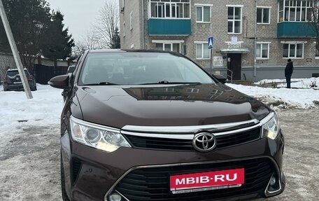 Toyota Camry, 2017 год, 2 490 000 рублей, 3 фотография