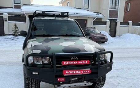 Toyota Land Cruiser 100 рестайлинг 2, 2004 год, 2 700 000 рублей, 1 фотография