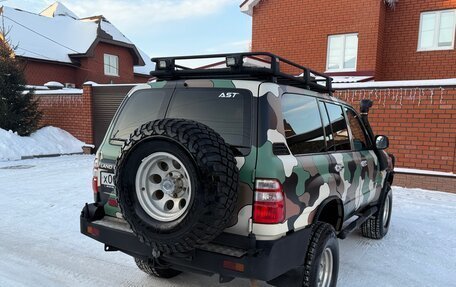 Toyota Land Cruiser 100 рестайлинг 2, 2004 год, 2 700 000 рублей, 4 фотография