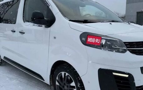 Opel Zafira Life I, 2020 год, 4 000 000 рублей, 14 фотография