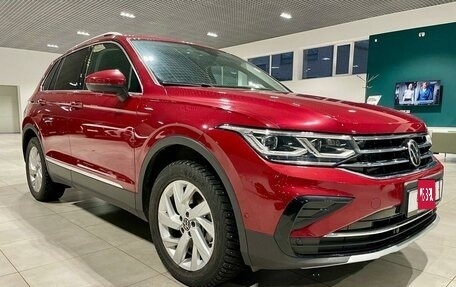 Volkswagen Tiguan II, 2020 год, 3 850 000 рублей, 2 фотография