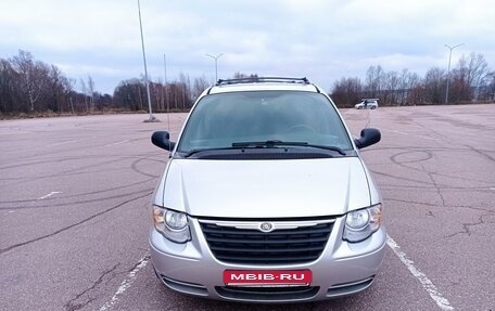 Chrysler Town & Country IV, 2005 год, 800 000 рублей, 2 фотография