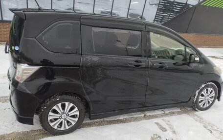 Honda Freed I, 2013 год, 1 300 000 рублей, 5 фотография