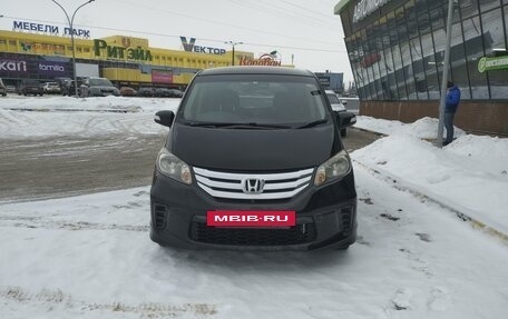 Honda Freed I, 2013 год, 1 300 000 рублей, 20 фотография