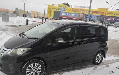 Honda Freed I, 2013 год, 1 300 000 рублей, 29 фотография