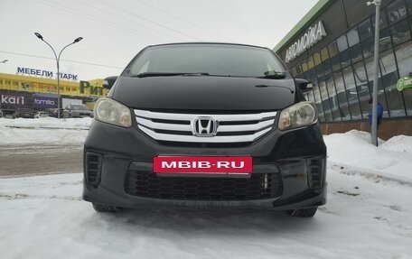 Honda Freed I, 2013 год, 1 300 000 рублей, 22 фотография