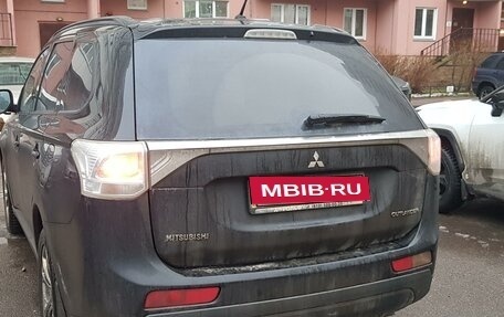 Mitsubishi Outlander III рестайлинг 3, 2013 год, 1 250 000 рублей, 2 фотография