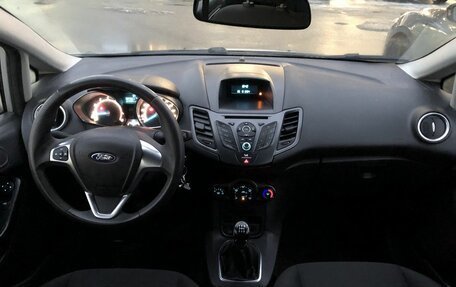 Ford Fiesta, 2015 год, 993 000 рублей, 10 фотография